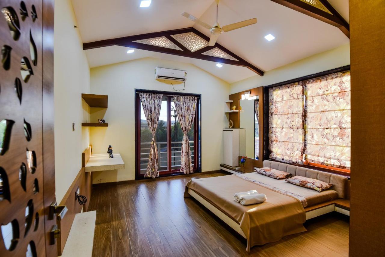 Lifeline Villas - Luxurious Taraangan 4 Mountain View Villa With Biggest Pool And Huge Open Area Lonavala Exterior photo