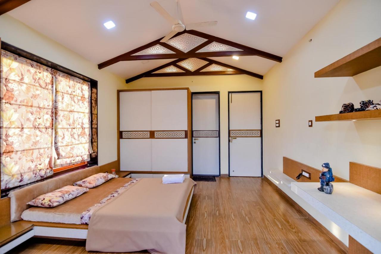Lifeline Villas - Luxurious Taraangan 4 Mountain View Villa With Biggest Pool And Huge Open Area Lonavala Exterior photo