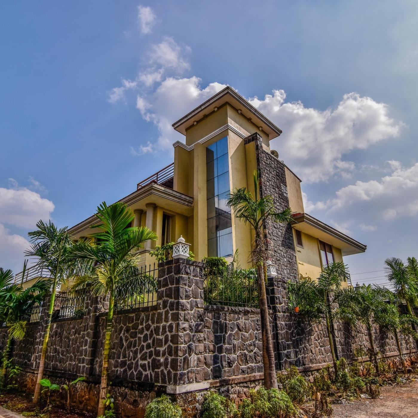 Lifeline Villas - Luxurious Taraangan 4 Mountain View Villa With Biggest Pool And Huge Open Area Lonavala Exterior photo